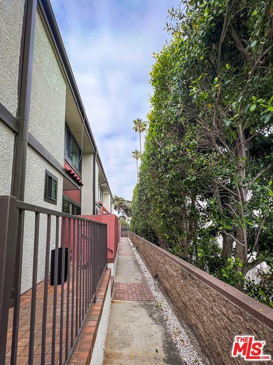 property at 922 Lincoln Blvd
