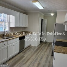 915 Burning Bush Dr in Loganville, GA - Building Photo - Building Photo