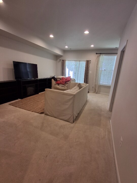 307 Spring Bank Way in Frederick, MD - Building Photo