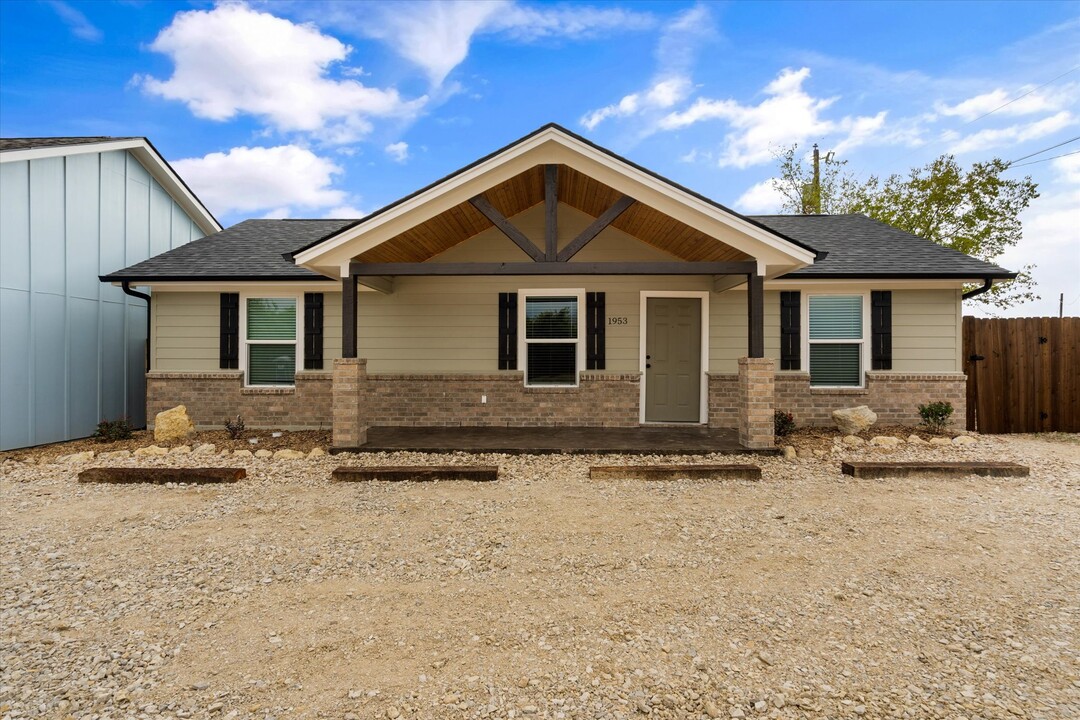 1953 Johnson Bend Rd in Weatherford, TX - Foto de edificio