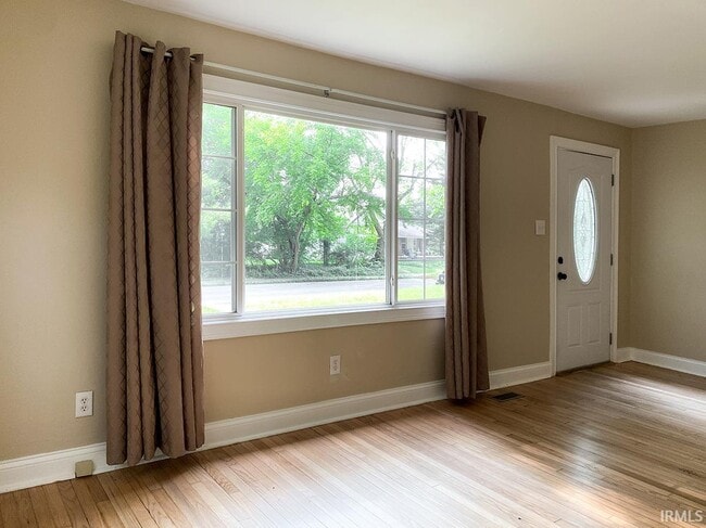905 S Lincoln St in Bloomington, IN - Foto de edificio - Building Photo