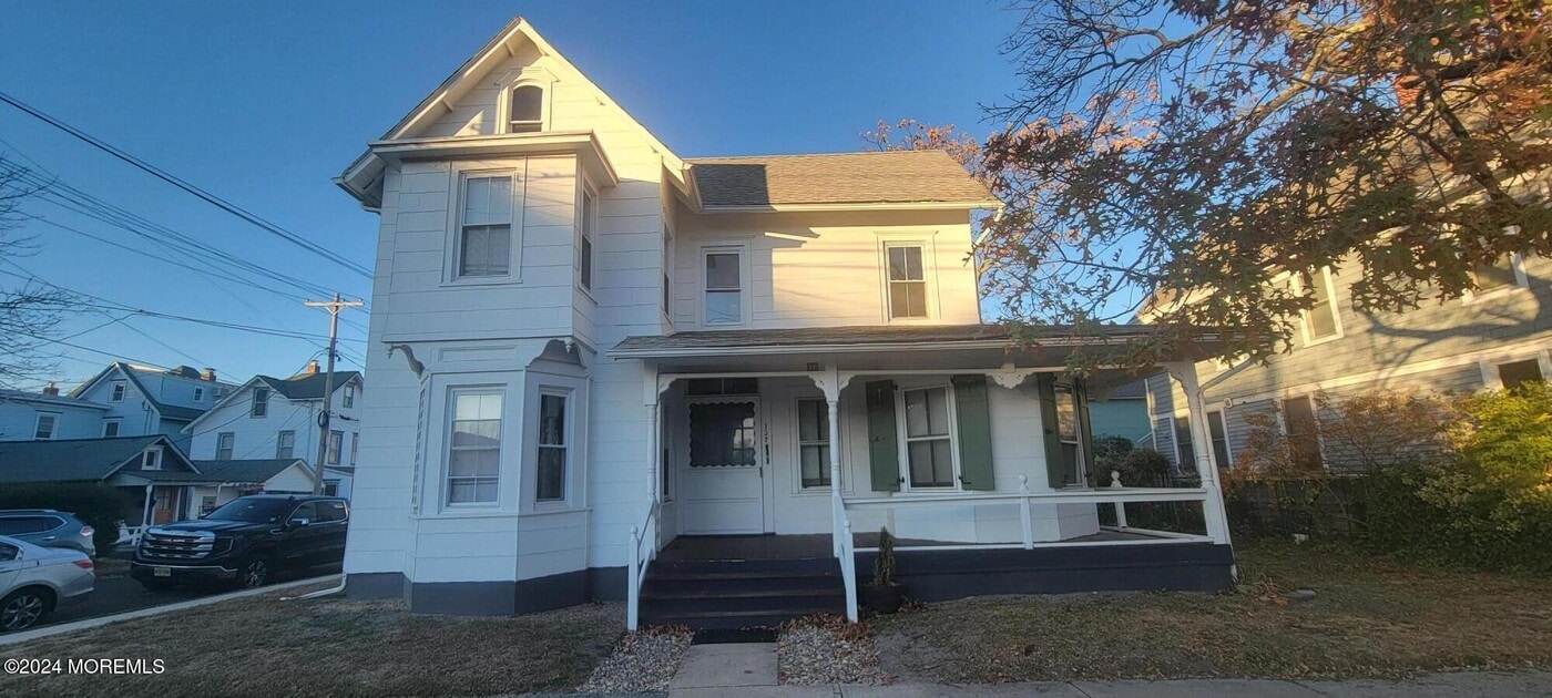137 Main Ave-Unit -2 in Ocean Grove, NJ - Building Photo