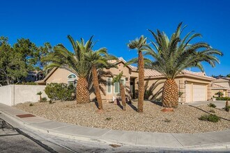 8985 McLeod Dr in Henderson, NV - Building Photo - Building Photo