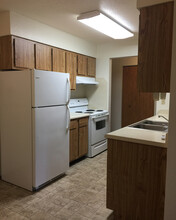 Cardinal Manor Apartments in Willmar, MN - Building Photo - Building Photo