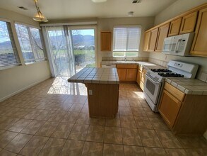 377 Royal Troon Dr in Dayton, NV - Foto de edificio - Building Photo