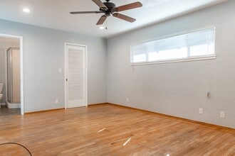 2320 S Locust St in Visalia, CA - Building Photo - Building Photo