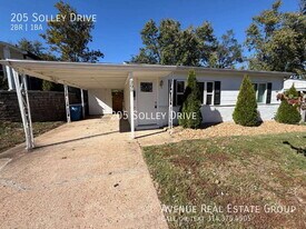 205 Solley Dr in Ballwin, MO - Building Photo