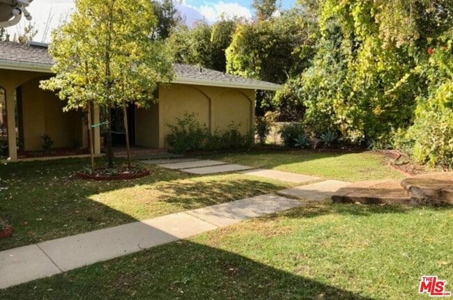 22320 Quinta Rd in Los Angeles, CA - Building Photo - Building Photo