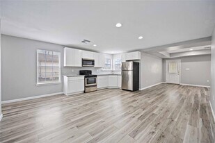 1728 Connorvale Rd in Houston, TX - Building Photo