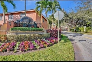6778 Sienna Club Dr in Lauderhill, FL - Building Photo