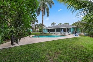 5554 Hibiscus Rd in Jupiter, FL - Building Photo