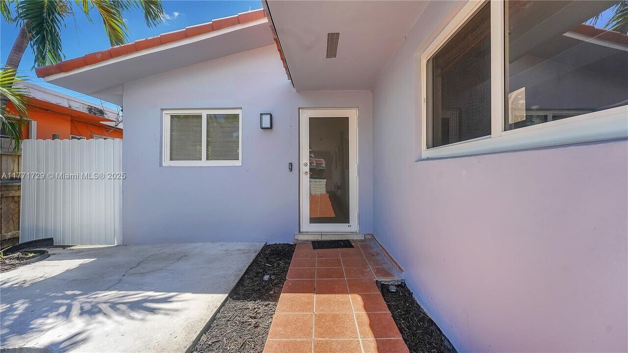 3264 SW 7th St in Miami, FL - Building Photo