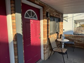 14 M St in Hampton, NH - Building Photo