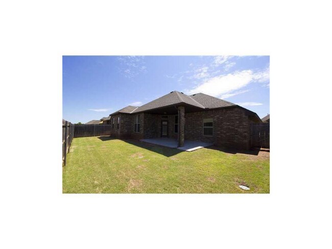 10825 NW 35th St in Yukon, OK - Building Photo - Building Photo