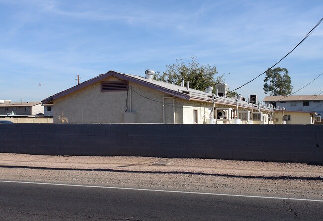 Hadsells Apartment in Glendale, AZ - Building Photo - Building Photo