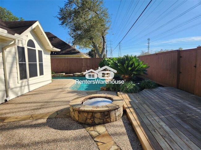 1359 Coleman Boylan Dr in League City, TX - Foto de edificio - Building Photo