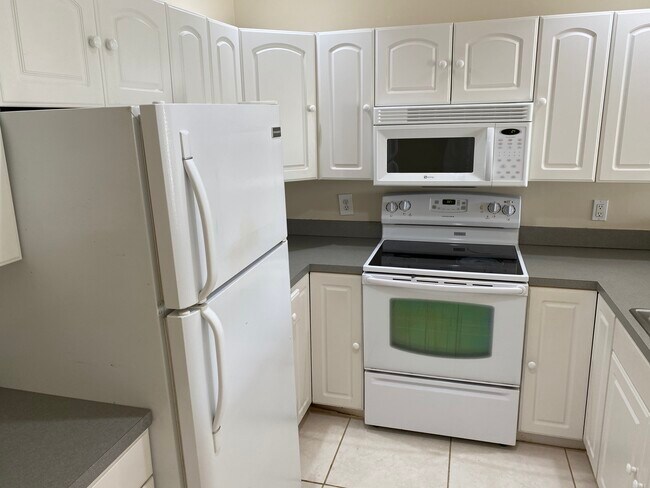 512 SE 6th St, Unit Apt#1 in Cape Coral, FL - Building Photo - Building Photo