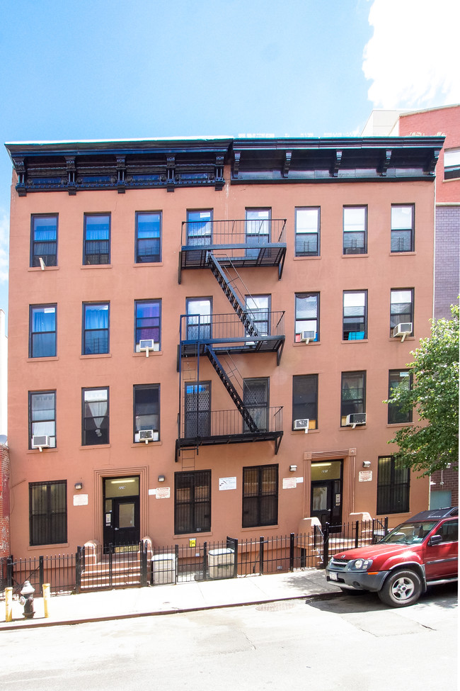 229 E 105th St in New York, NY - Building Photo - Building Photo