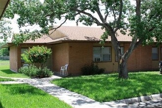 1601 S Bridge Ave in Weslaco, TX - Building Photo - Building Photo