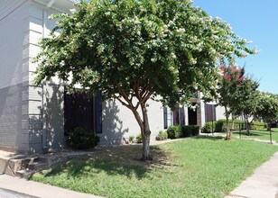 Trails of Wedgewood Apartments in Fort Worth, TX - Building Photo - Building Photo