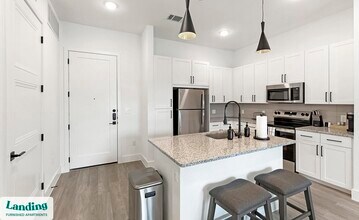 650 E Sycamore St in Denton, TX - Building Photo - Building Photo