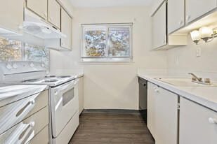 Emerald Grove Apartments EGA-162 in Portland, OR - Building Photo