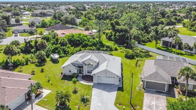 145 Spur Dr in Rotonda West, FL - Building Photo - Building Photo