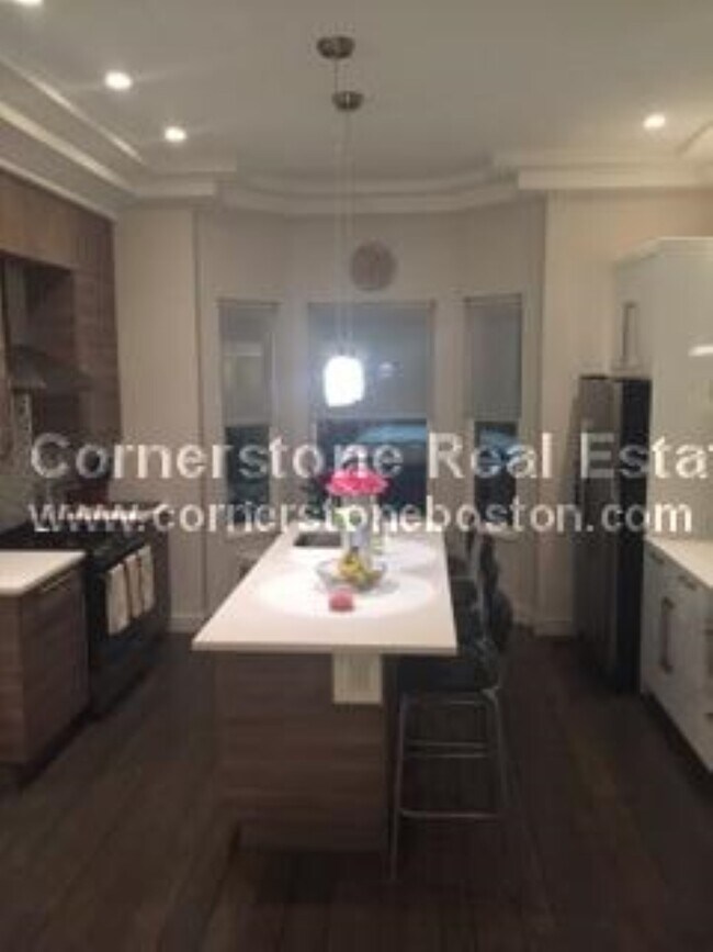 24 Washburn St, Unit 1 in Boston, MA - Building Photo - Building Photo