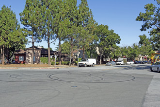 510 Branham Ln E in San Jose, CA - Foto de edificio - Building Photo