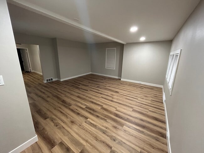 611 S Hawthorne Ave, Unit A in Sioux Falls, SD - Building Photo - Building Photo