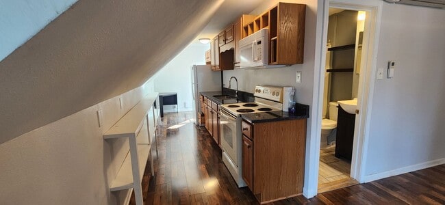 property at 1323 24th St