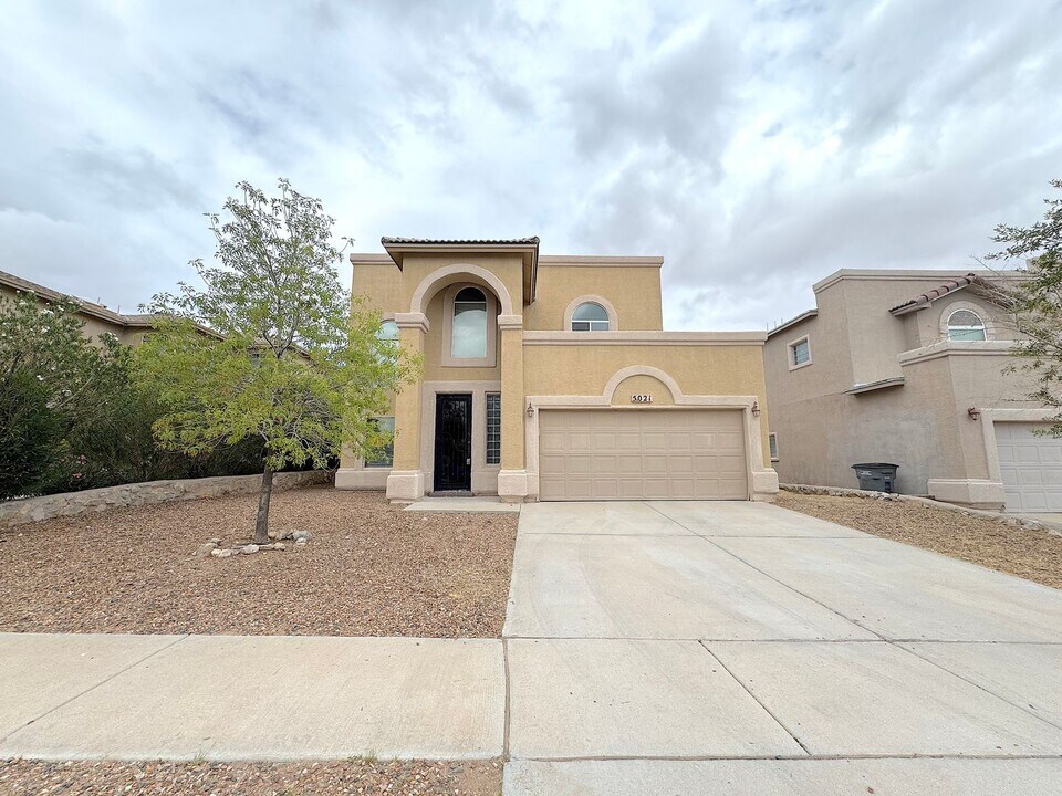 5021 Stampede Dr in El Paso, TX - Building Photo