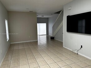 8526 NW 107th Passage in Doral, FL - Building Photo - Building Photo