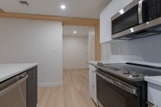 11 E Lenox St, Unit 2 in Boston, MA - Building Photo - Building Photo