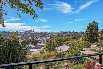 2111 Clifford St in Los Angeles, CA - Building Photo - Building Photo