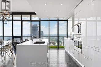 33 Charles St E in Toronto, ON - Building Photo - Building Photo