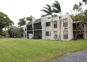 Plantation Meadows Apartments in Fort Lauderdale, FL - Building Photo - Building Photo