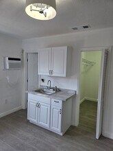 448 E 40th St, Unit Efficiency in Hialeah, FL - Foto de edificio - Building Photo