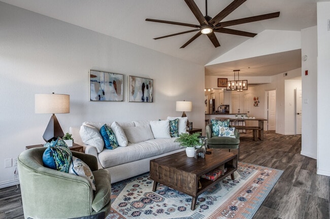 3308 Parliament Cove in Lago Vista, TX - Foto de edificio - Building Photo