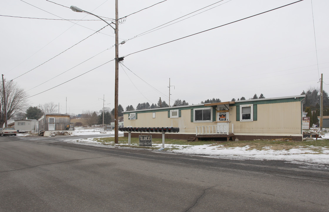 1127 8th Ave in Berwick, PA - Building Photo