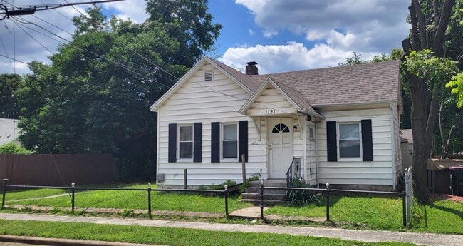 property at 1121 N Concord Ave