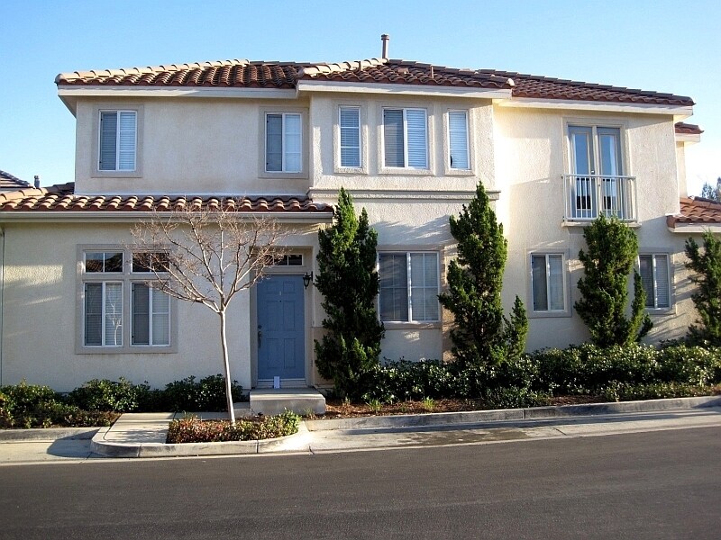 24452 Montevista Cir in Santa Clarita, CA - Building Photo