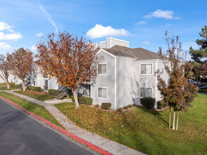 Cambridge Village Apartments in Bakersfield, CA - Building Photo - Building Photo