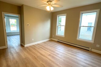 718 Beech St-Unit -Unit 1 in Manchester, NH - Building Photo - Building Photo