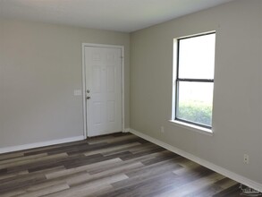 5525 Woodsman Ct in Pensacola, FL - Building Photo - Building Photo