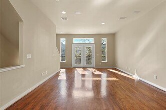 3800 Holland Ave in Dallas, TX - Building Photo - Building Photo