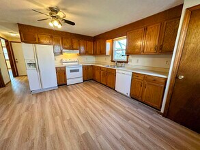 33 Elwood Ave in Manchester, NH - Building Photo - Building Photo