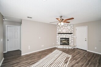 1464 Rose Hill Dr W in Jacksonville, FL - Building Photo - Building Photo