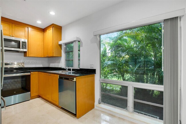 50 Park Dr in Bal Harbour, FL - Foto de edificio - Building Photo