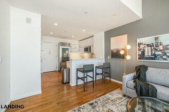 513 S Damen Ave, Unit 1416 in Chicago, IL - Building Photo - Building Photo